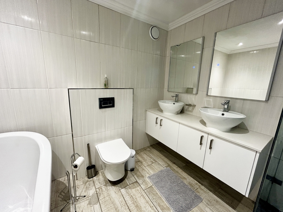 2 Bedroom Property for Sale in Waves Edge Western Cape